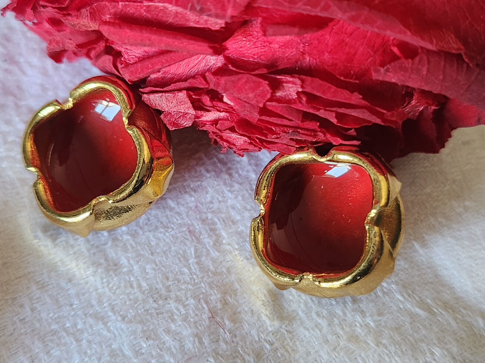 Duo superbes boutons anciens en métal rouge doré vintage 1,9 cm ref 5993