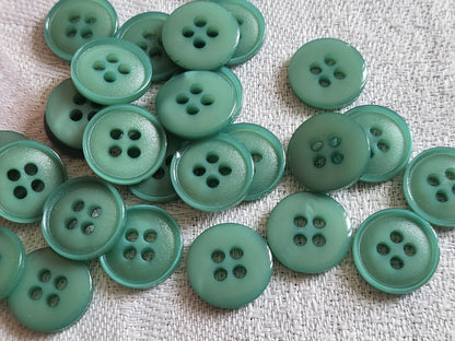 lot 25 petits boutons vintage vert 4 trous diamètre  1,2 cm ref 738