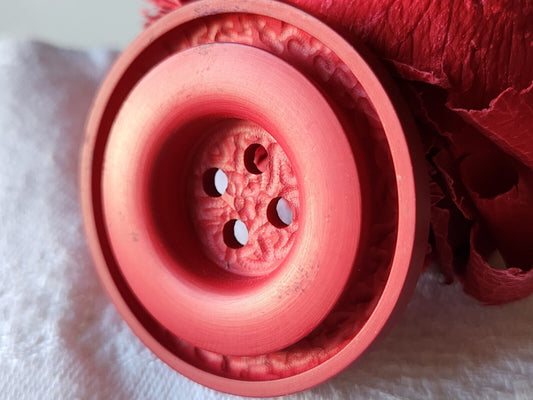 Gros bouton vintage rouge mat travaillé épais trou 4,3 cm / 43 mm XXL ref 5800