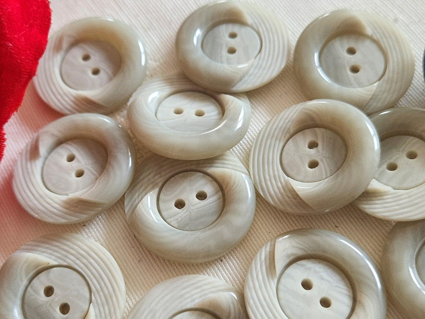 Lot 6 boutons vintage gris camaïeu trous 2,2 cm ou 22 mm ref 6385