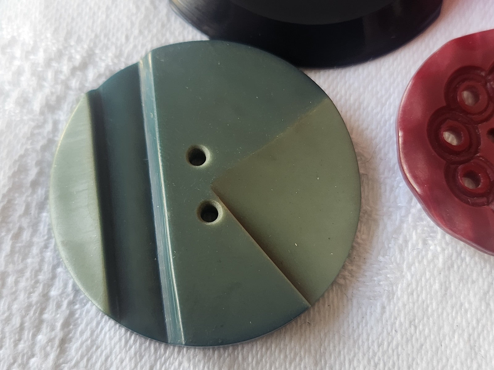 Trio boutons anciens  collection art deco 2,8 à 3,5 cm G13O