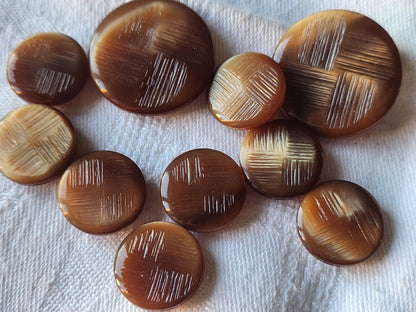 Lot 10 boutons vintage marron lumineux à pied  1,7 cm et 2,7 cm ref 0021