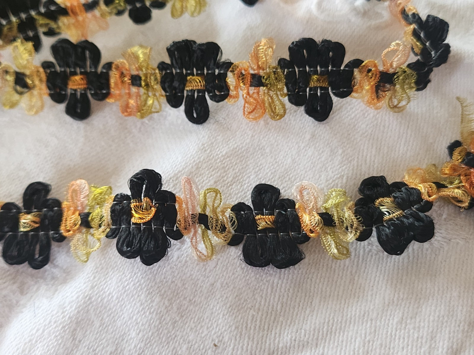 Galon  style rococo fleur orange vert rose 1 m 50 sur 1,7 cm A5