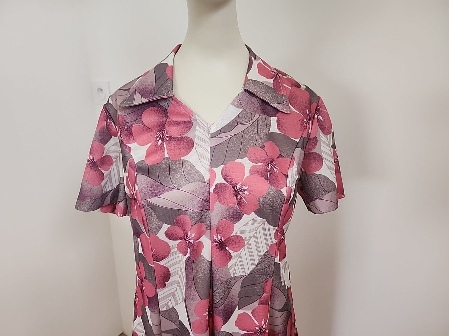 Pur vintage robe ancienne grosse fleur rose grise très légère 40 ? ref portant