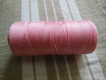 Grosse bobine ancienne fil rose foncé  24 grammes  couture mercerie ancien 