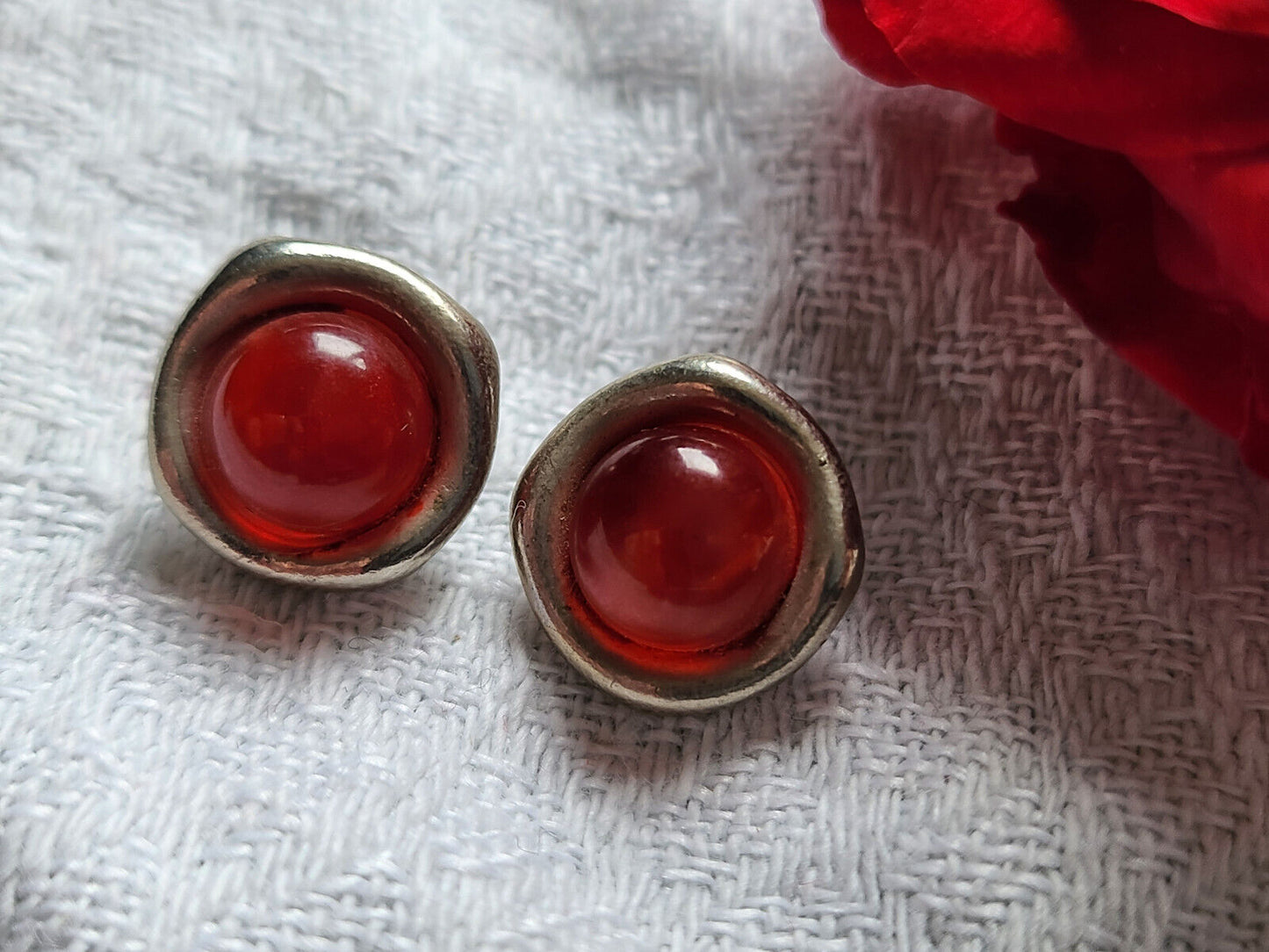 Duo mini boutons ancien métal argenté rouge grelot pied 1,1 cm G19B