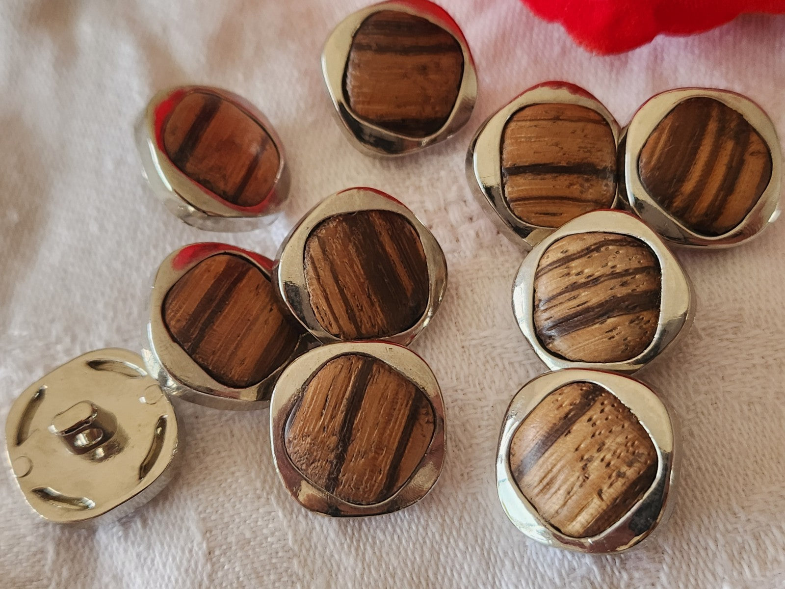 Lot 10 boutons vintage cœur en bois acrylique  pied 1,5 cm / 15 mm ref 6432