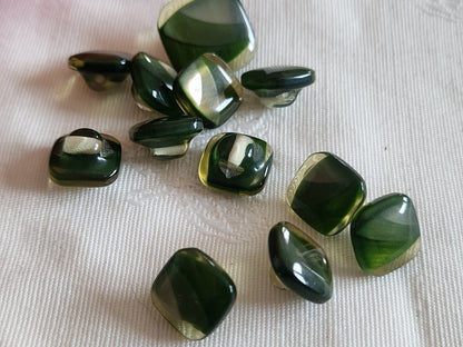 Lot 11 boutons vintage vert petits  1 cm (10) et 1,5 cm (1) ref 6393