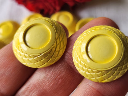 Lot 6 gros boutons jaune  à pied motif 2,5 cm ref 3760