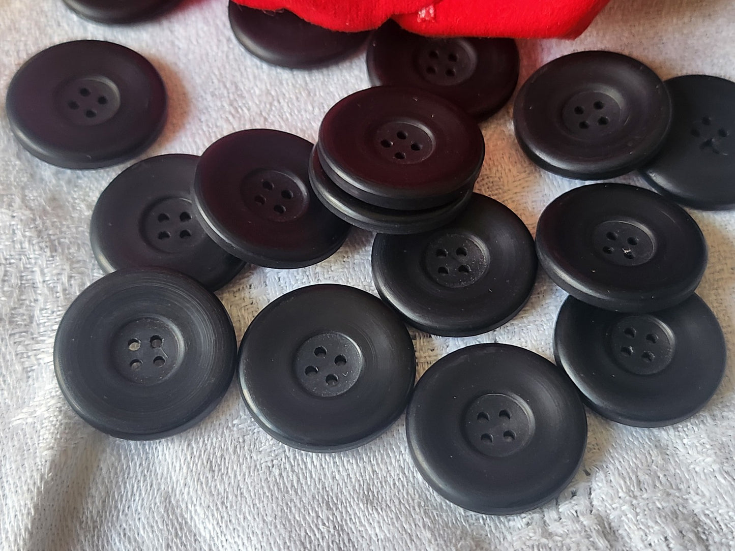 Lot 14 boutons vintage noir mat plutot fin 2,1 cm ref 5551