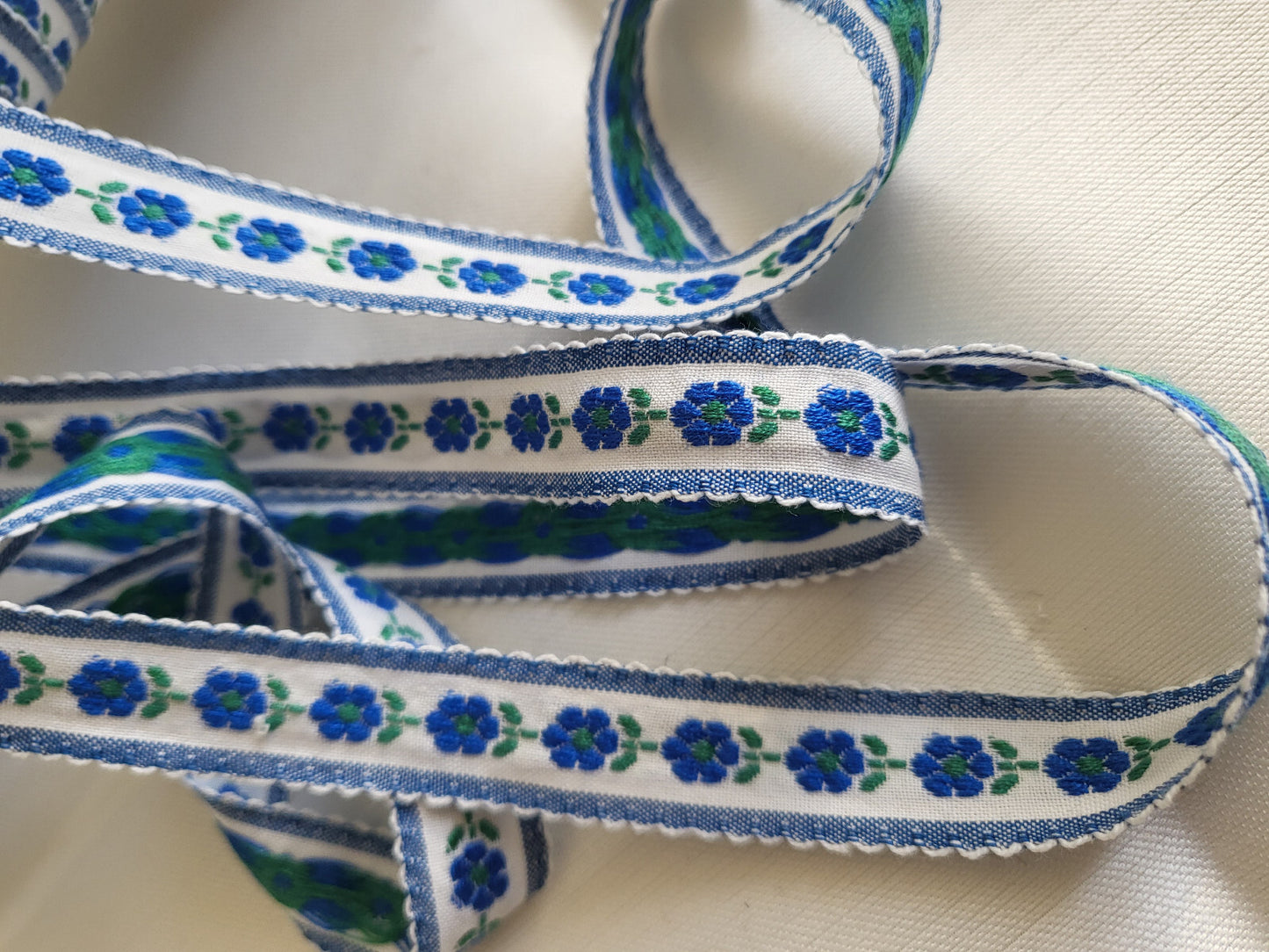 Galon fleur blanc bleu shabby champêtre  vintage 3 mètres sur 1,6 cm A3