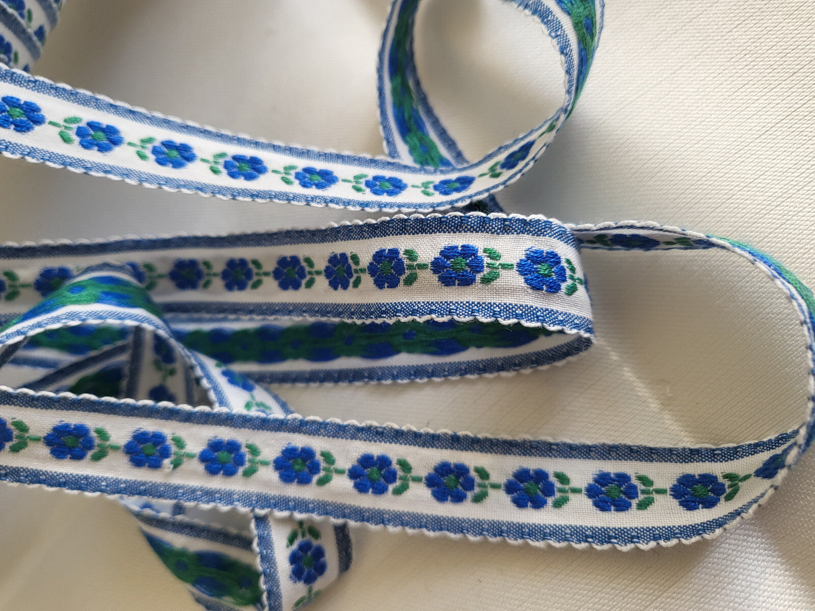 Galon fleur blanc bleu shabby champêtre  vintage 3 mètres sur 1,6 cm A3