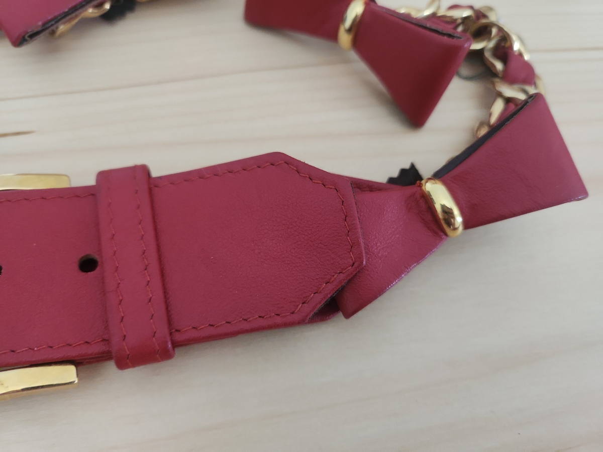 Ceinture ancienne vintage cuir rouge noeud métal doré  superbe