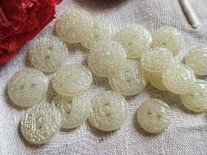 Lot 18 boutons vintage blanc texturé lumineux panaché  1,1 et 1,4 cm ref 922