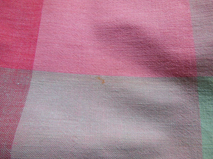 Nappe vintage a carreaux rouge vert double monogramme BG 1 m 92 sur  96 cm  B6