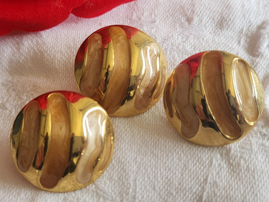 Trio boutons vintage en métal émaillé tonc saumon doré 2,2 cm pied ref 2834