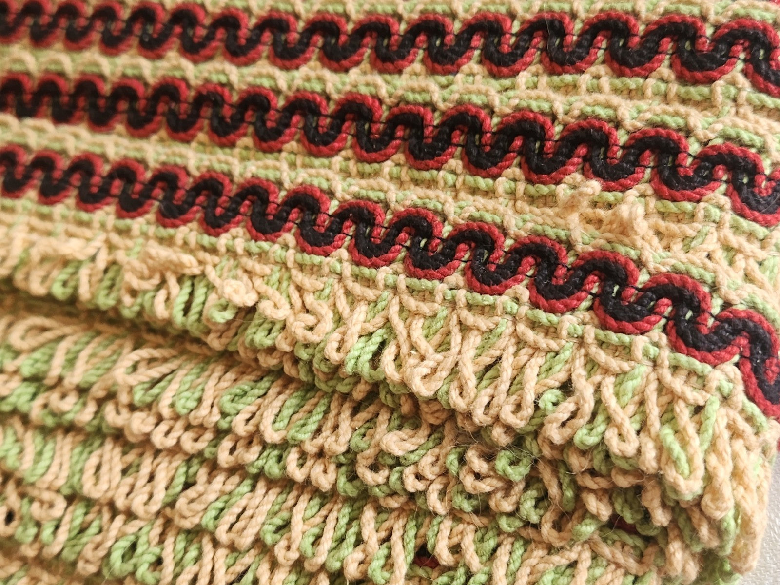 Galon vintage lourd franges vert rouge noir 13 m 50 sur 3,1 cm A5