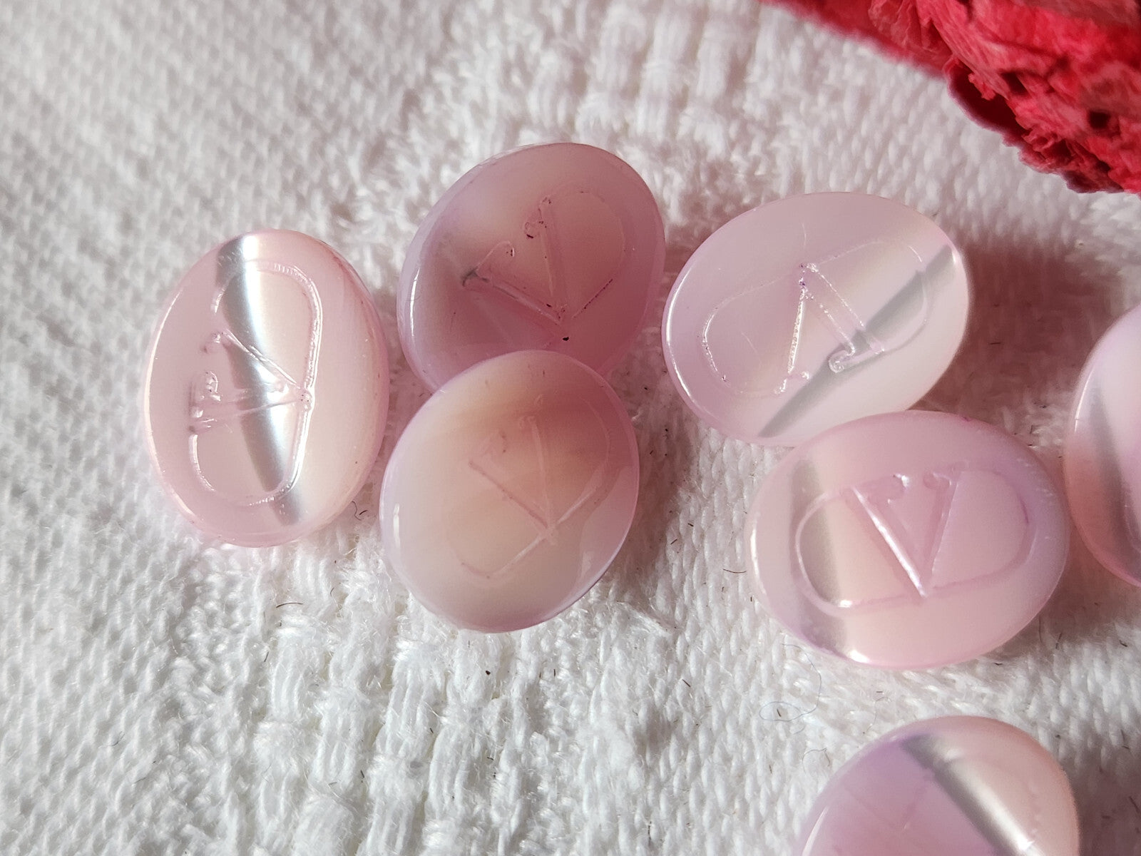 Lot 8 boutons vintage en nacre rose 1 sur 1,2 cm  Valentino Garavani ref 1717