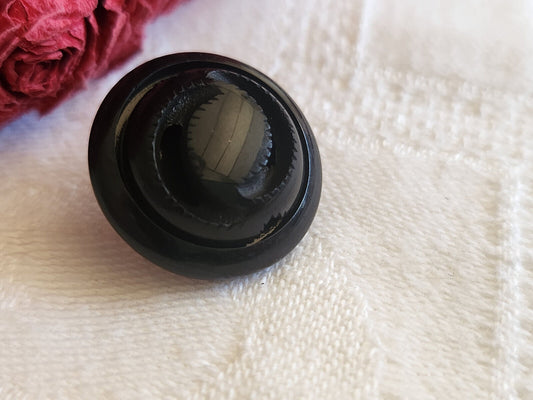 Collection ancien bouton noir découpis travaillé 1,8 cm pied laiton G2K