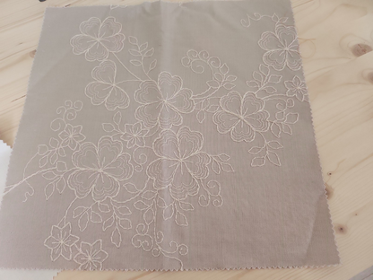 Lot de deux coupons de tissus modernes échantillons idéal set B3