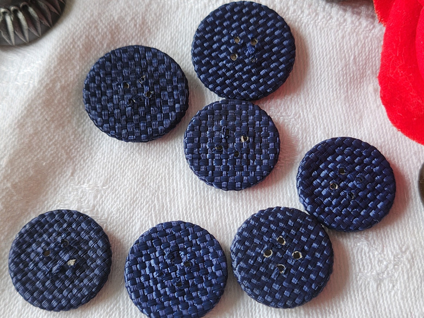 Lot 7 boutons anciens en rafia bleu passementerie 2 et 2,3 cm ref 3561
