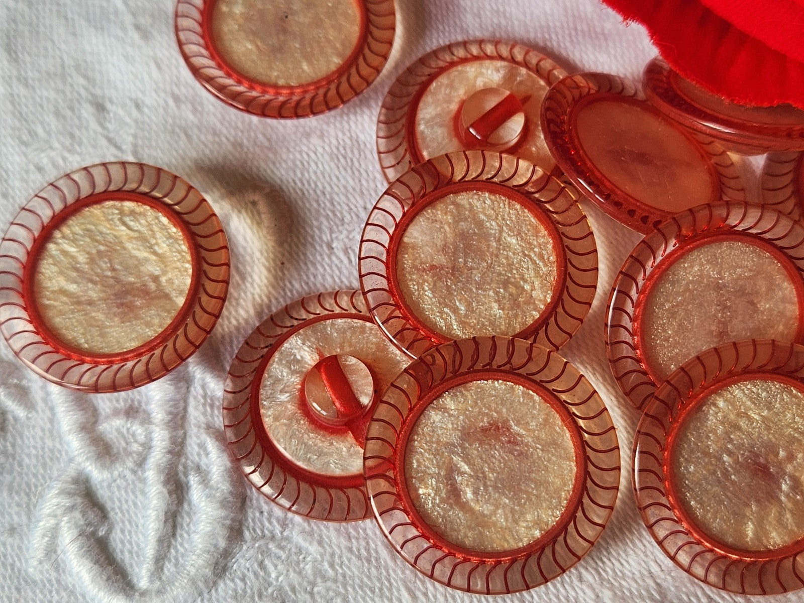Lot 6 boutons vintage coeur rouge satiné nacré pied 2,3 cm ref 1975