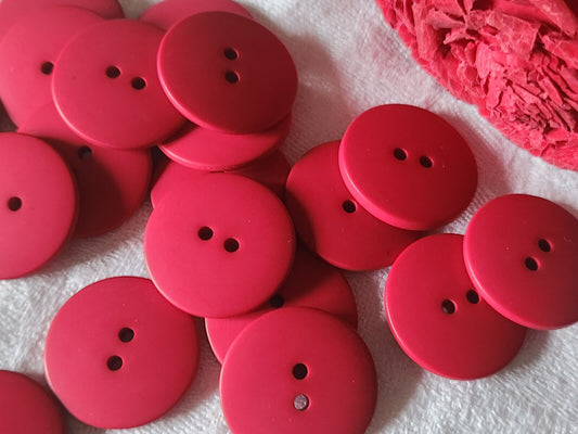 Lot 15 boutons vintage rouge mat trous classique 2,3 cm ref 5081