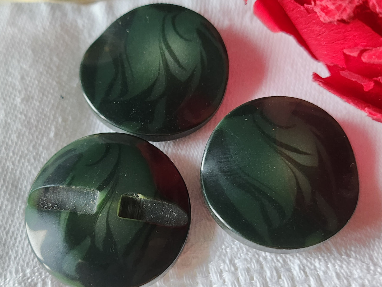 Trio  gros boutons vintage vert camaieu vague 2,7 cm pied  réf 2987