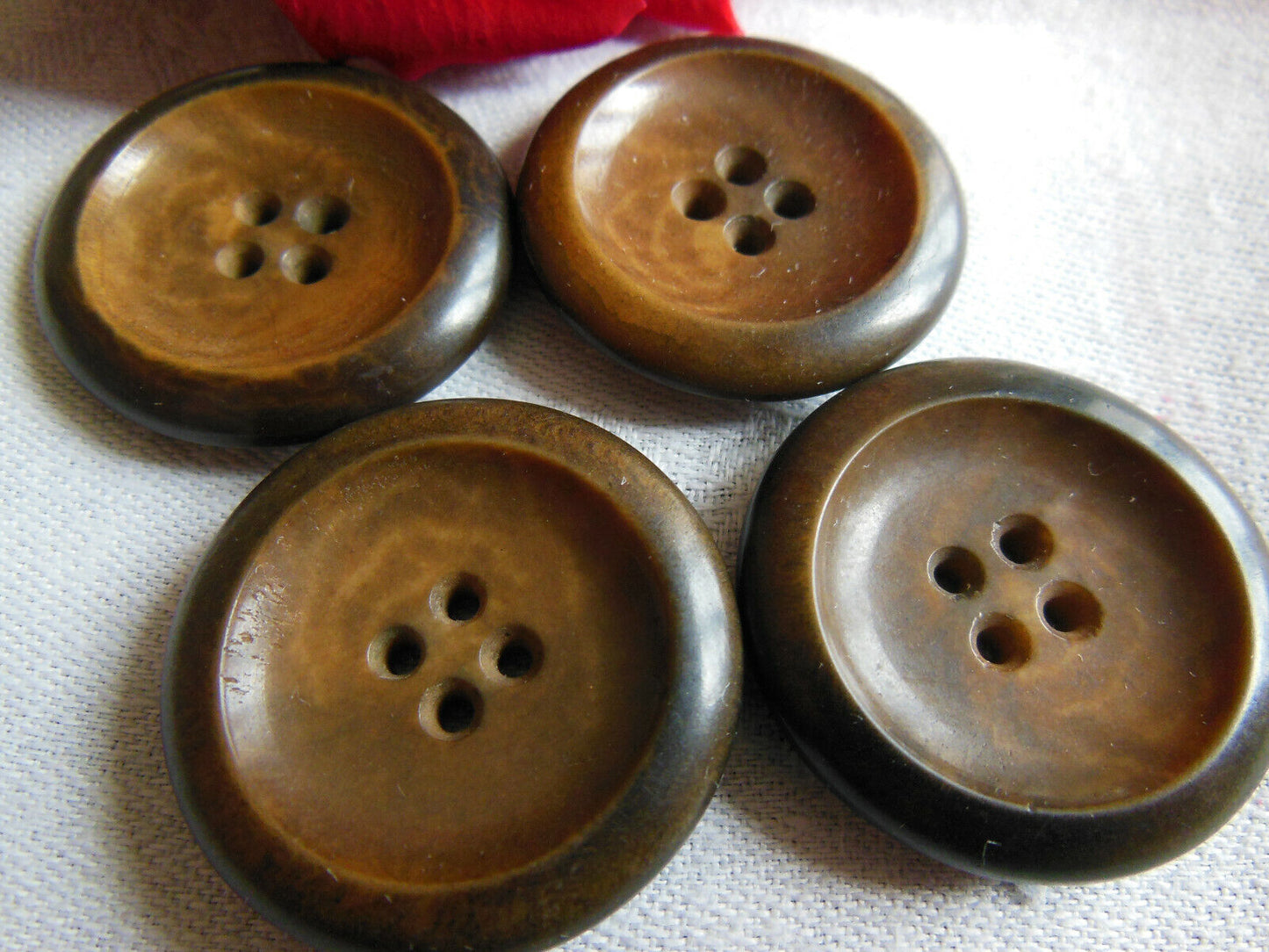 Lot 4 gros boutons anciens en corozo marron Foncé 3,1 cm collection pied G14N