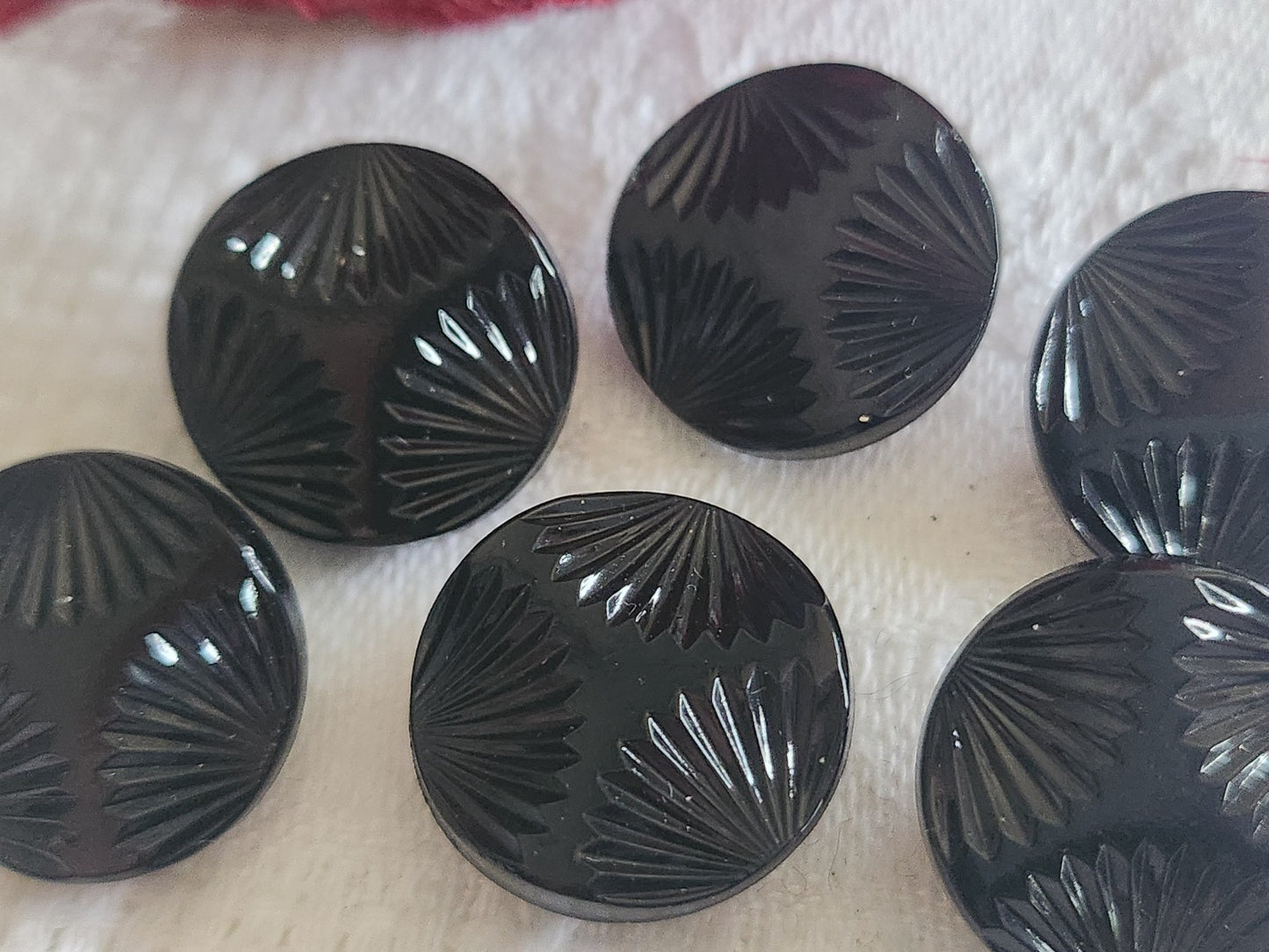 Lot 6 boutons anciens en verre noir 1,8 cm pied strié ref 6113