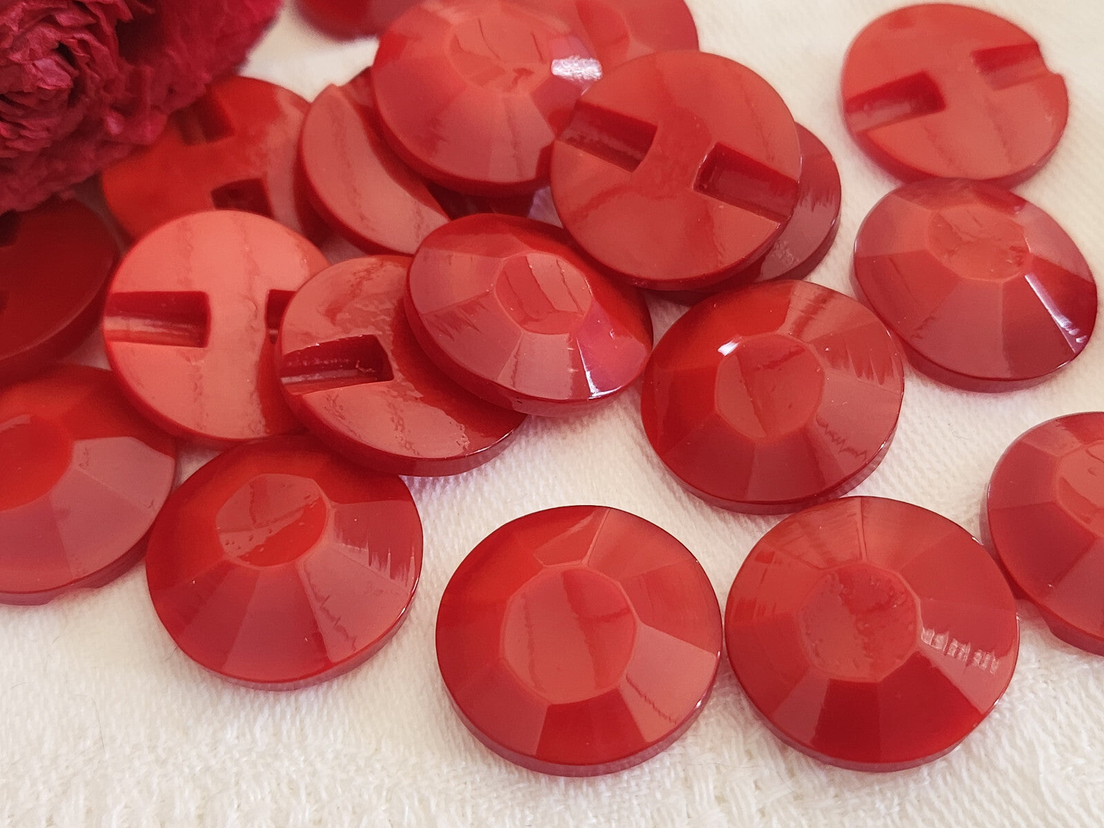 Lot 9 boutons vintage rouge lumineux facette pied 1,7 cm ref 281
