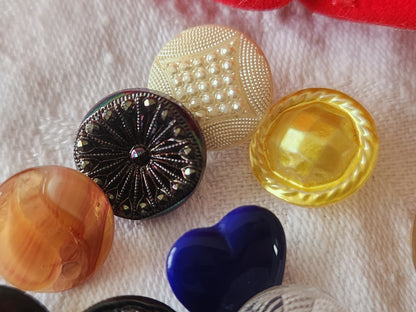 Lot 10 boutons anciens en verre multicolore  panaché 1,3 cm ref 3945