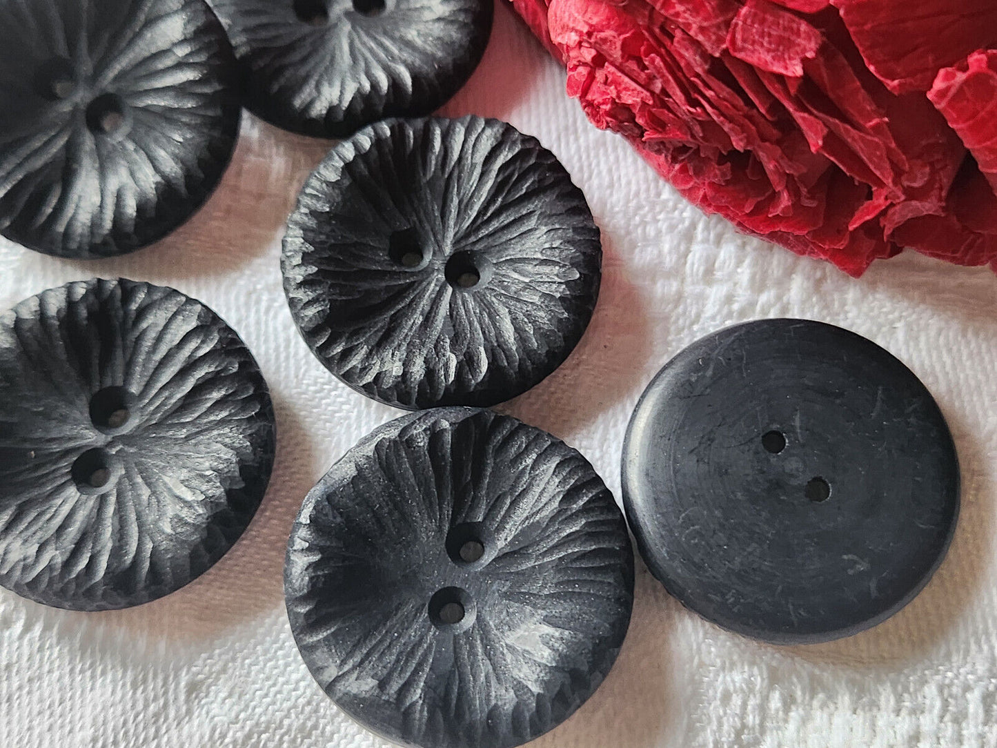 Lot 6 jolis bouton vintage noir  gros  2,6 cm à tou travaillé ref 2418