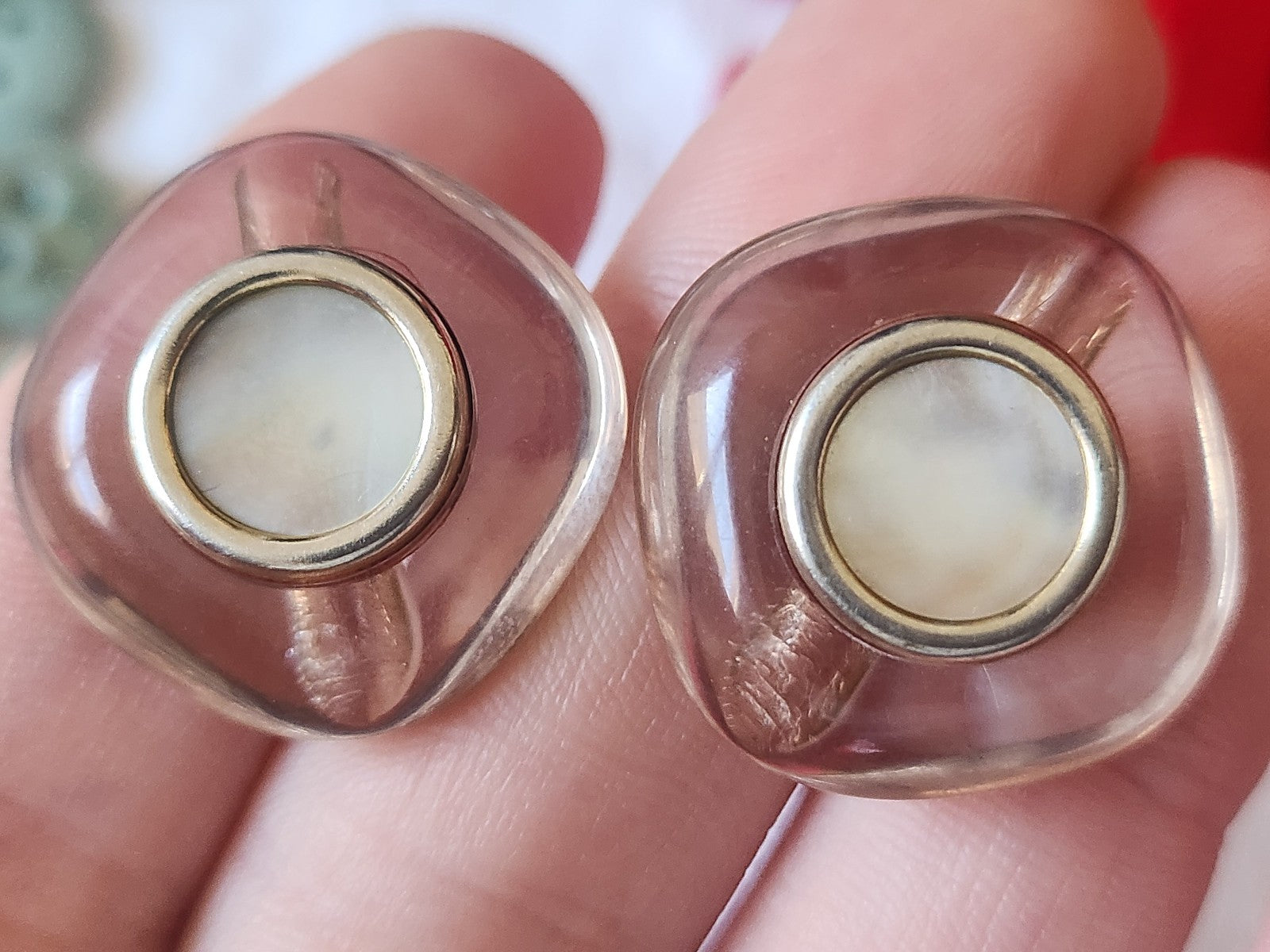 Duo boutons vintage coeur en nacre carré transparent  2,3 cm pied D13