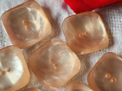 Lot 8  gros boutons vintage rose nacré carré incurvé trou 2,8 cm ref 5811