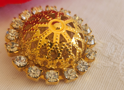 Gros bouton en métal doré dôme et strass en verre léger 3 cm ref 6250