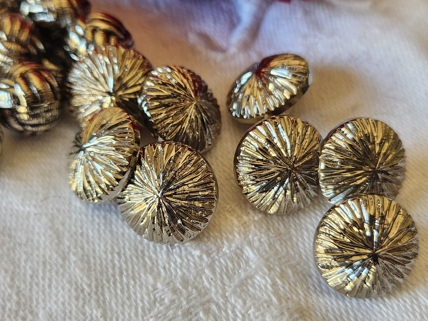 Lot 18 boutons vintage acrylique  argenté 2 series 0,9 et 1,2 cm ref