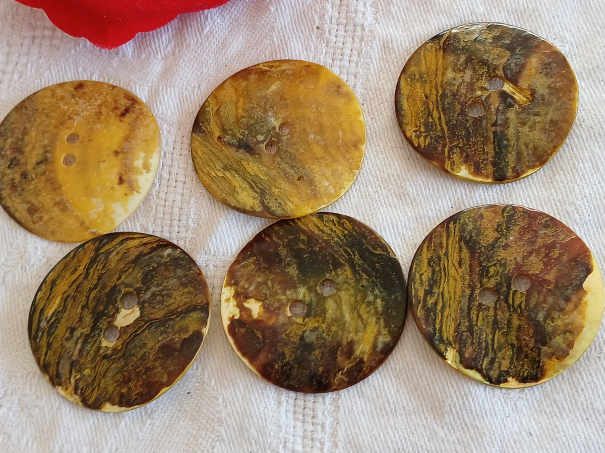 Lot 6 énormes boutons vintage en nacre jaune trous 3,4 cm ou 34 mm ref 6494