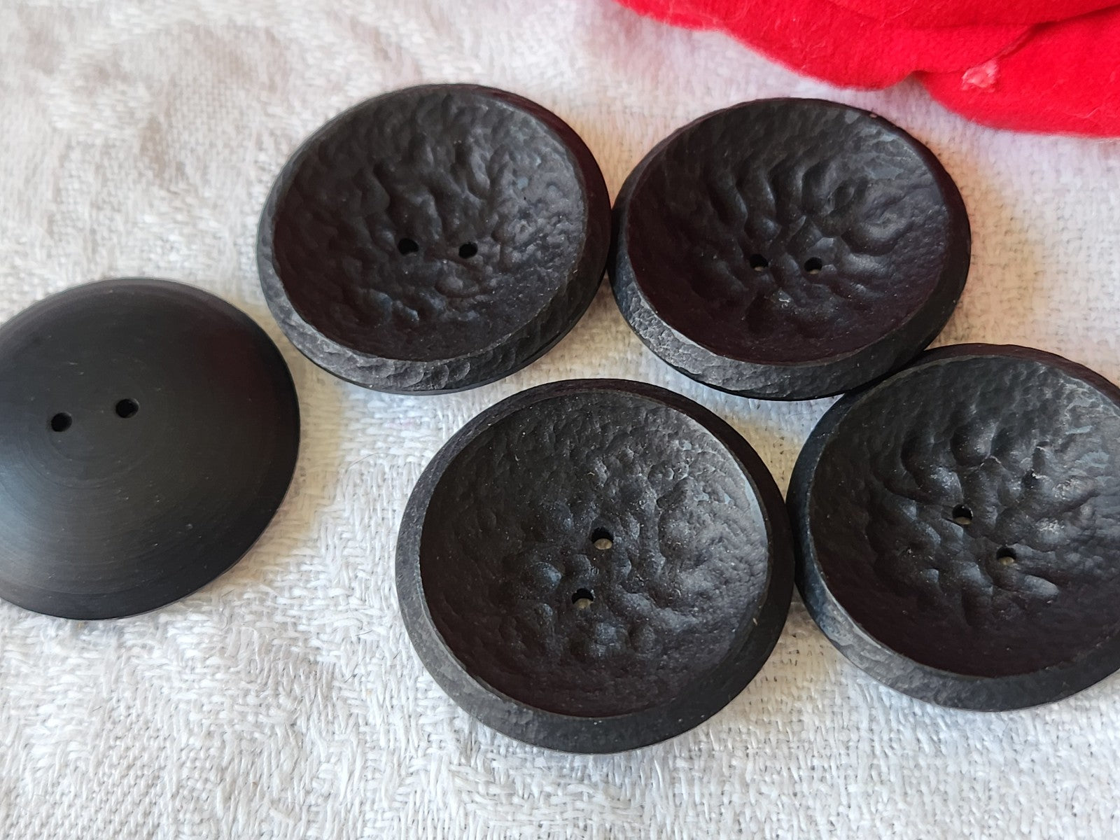 Lot 5 gros boutons vintage incurvé mat texturé 2,5 cm ref 6101