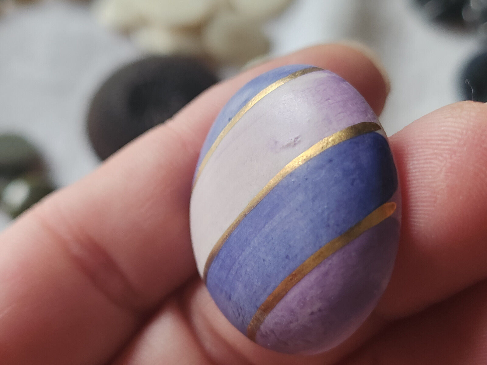 Enorme bouton vintage céramique parurier collection 3,3 cm pied violet D3F