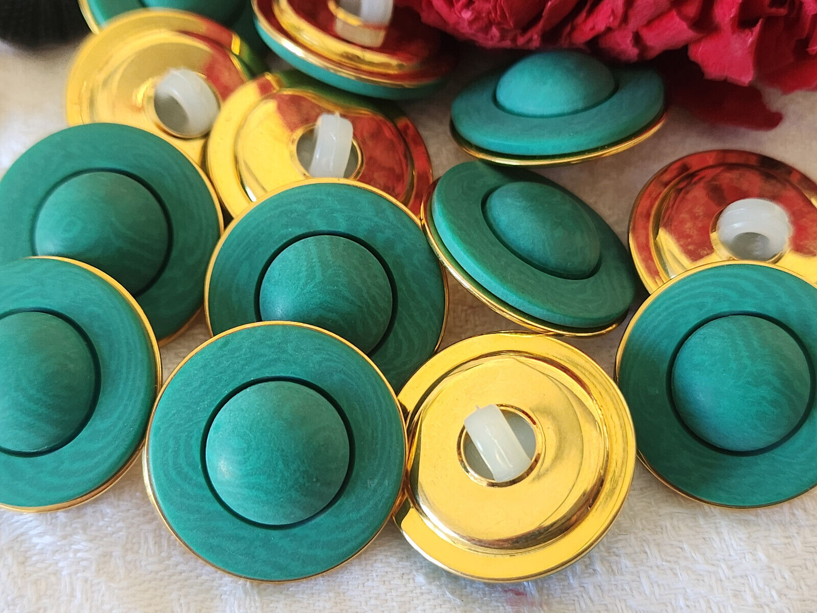 Lot 6 boutons vintage vert veiné mat à pied metal doré 2,2  cm ref 180