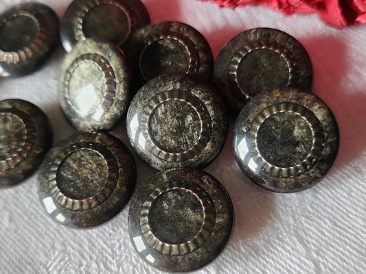 Lot 11 boutons vintage vert inclusion argenté pied 1,6 cm ref 3481