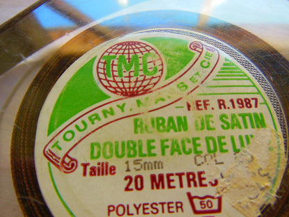 Ruban ancien satin marron 3 métres sur 1,5 cm  double face  A2