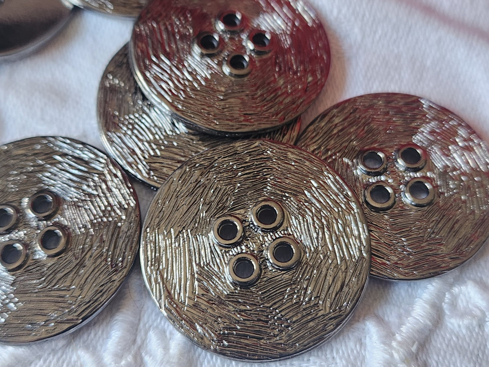 lot 8 gros boutons vintage en métal argenté trous 2,8 cm ref 2308