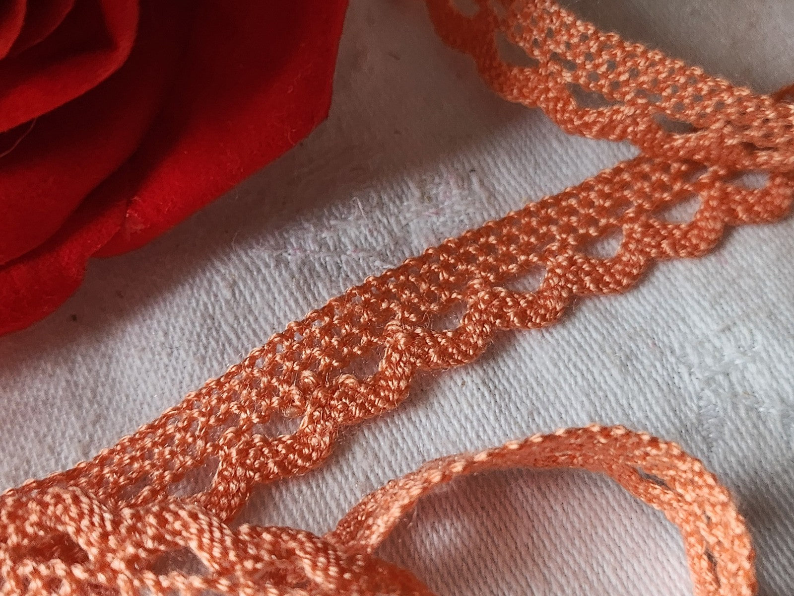 Dentelle vintage orange coton 3 métres sur 1,2 cm A2