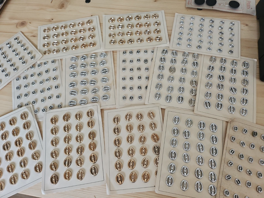 Lot 14 plaques de boutons vintage acrylique doré argenté complétes n°2