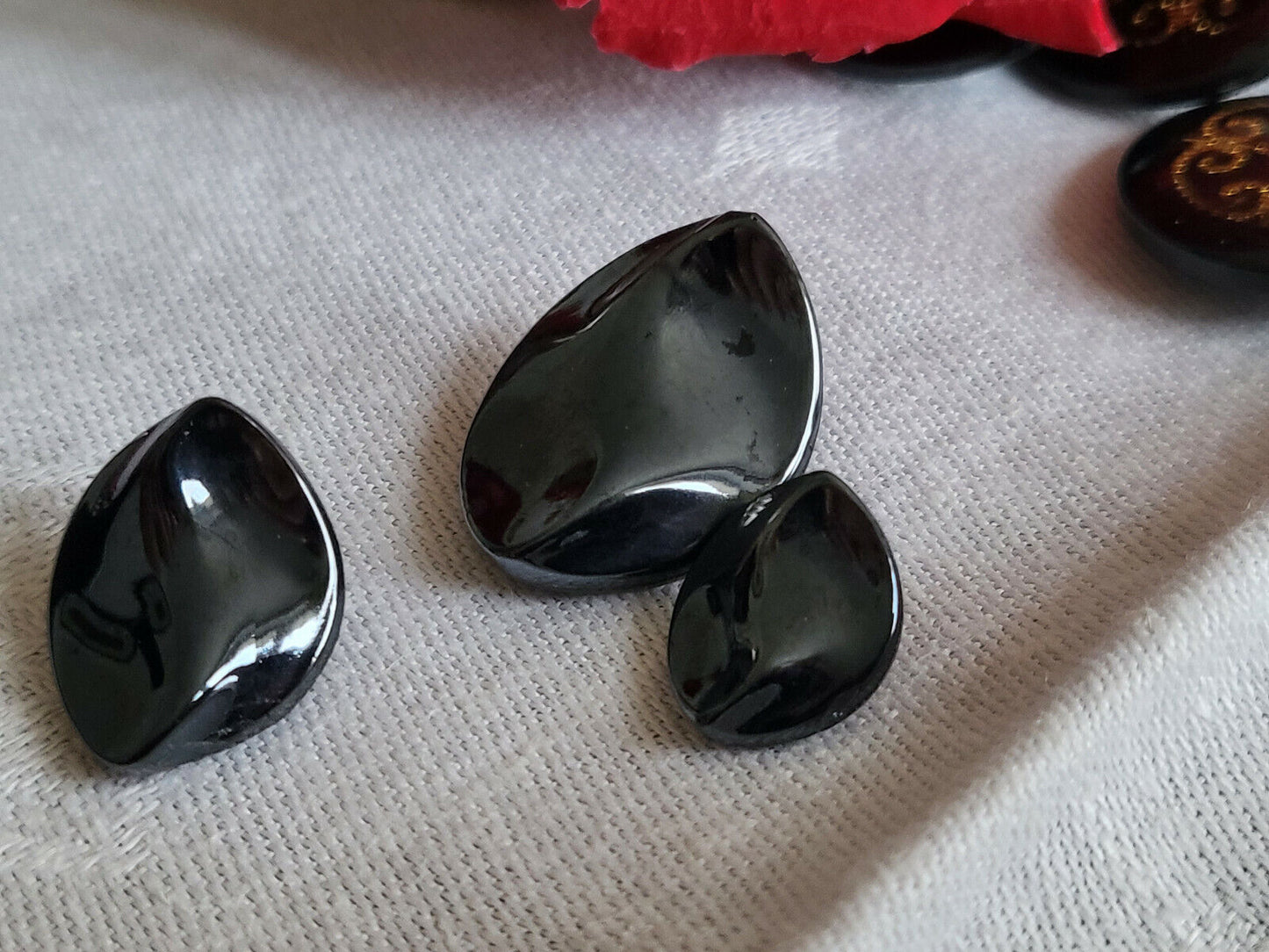 Trio boutons anciens en verre hématite gris métallisé diamètre différent D10K