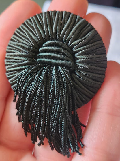 Enorme bouton ancien en passementerie avec pendants vert 4,2 cm ref 802