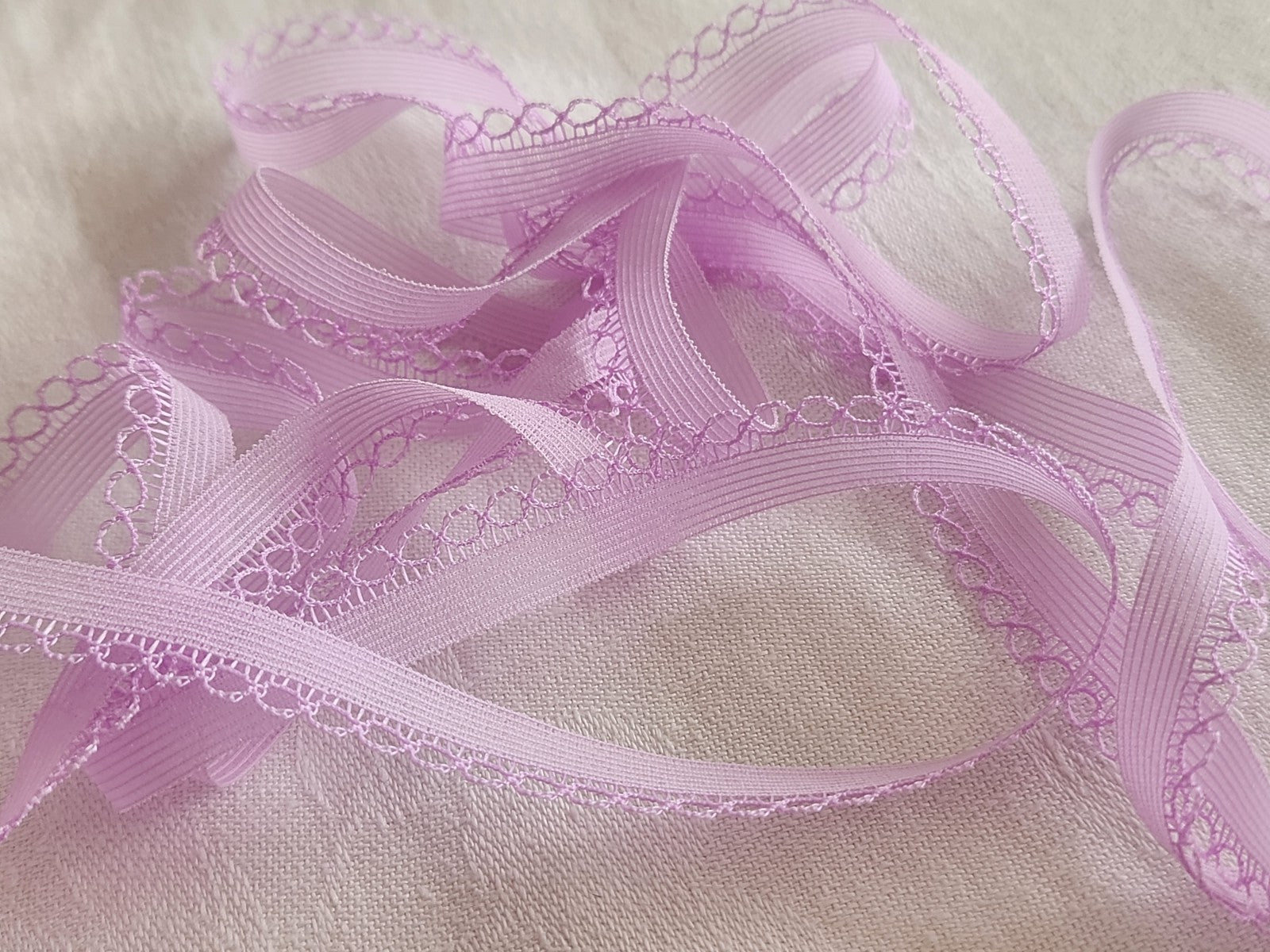 Dentelle vintage violet lilas 5 mètres  sur 1,1 cm A5