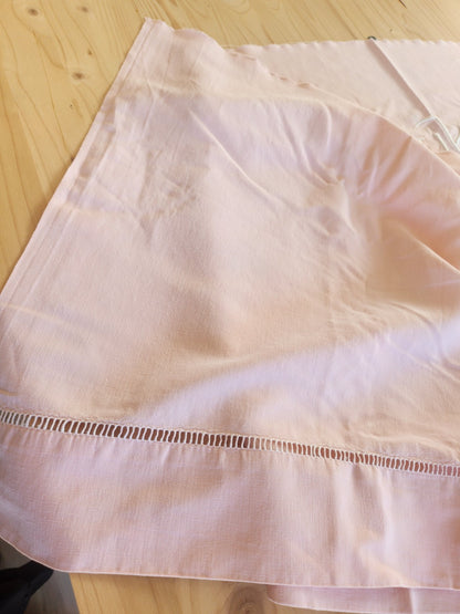 Monogramme ancien HK retour de drap rose brodée jour B7